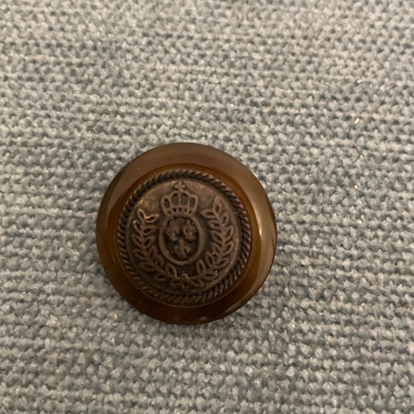 Medium Button - Picture 2 of 3